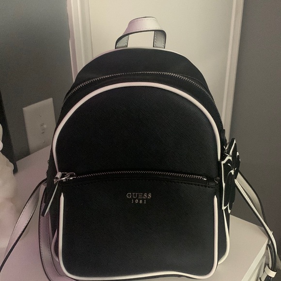 Black and white Guess backpack - Picture 1 of 3